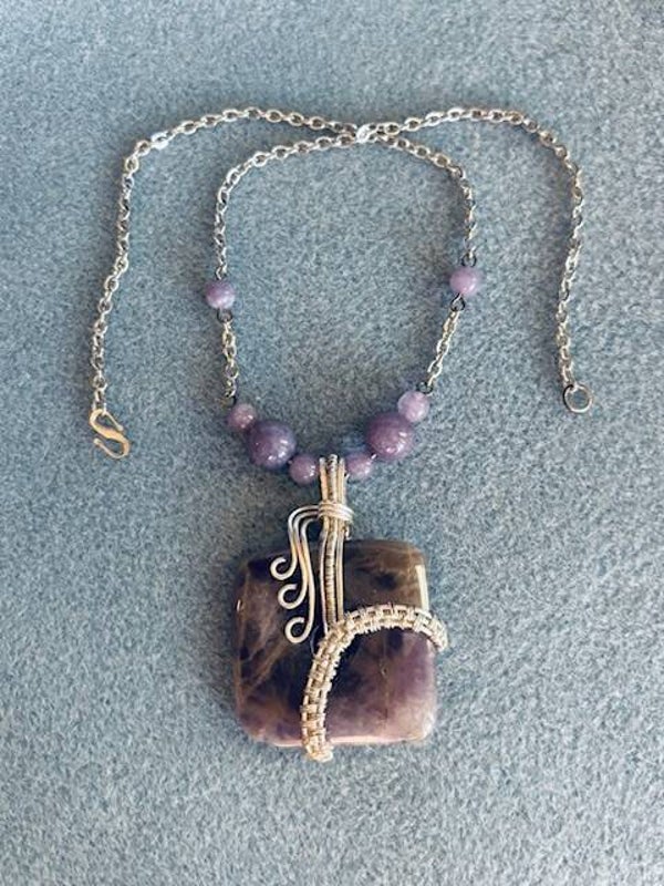 Necklace, wire wrap pendant (n-110)