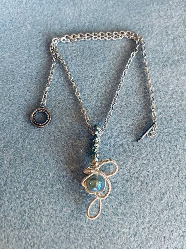 Necklace, wire wrap pendant (s-23)