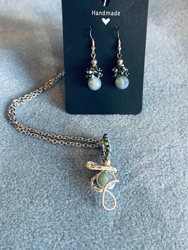 Set - Necklace and earrings (s-23)