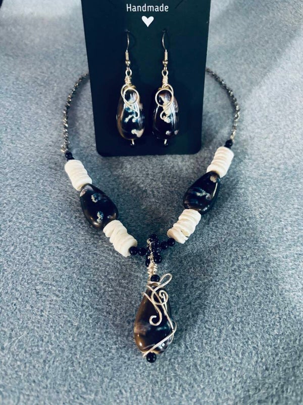Set - Necklace and earrings (s-2)