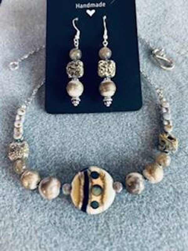 Set - Necklace and earrings (s-26)