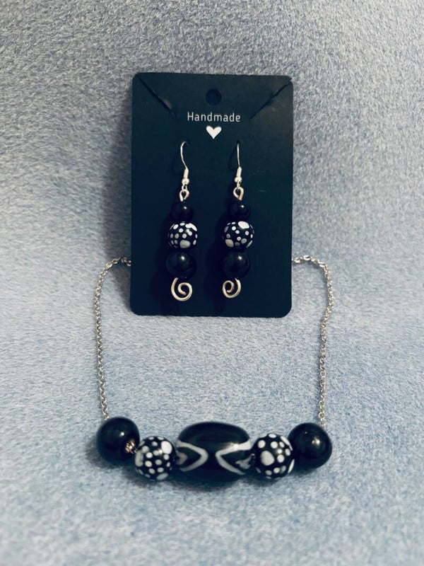 Set - Kazuri Necklace and earrings (s-17)
