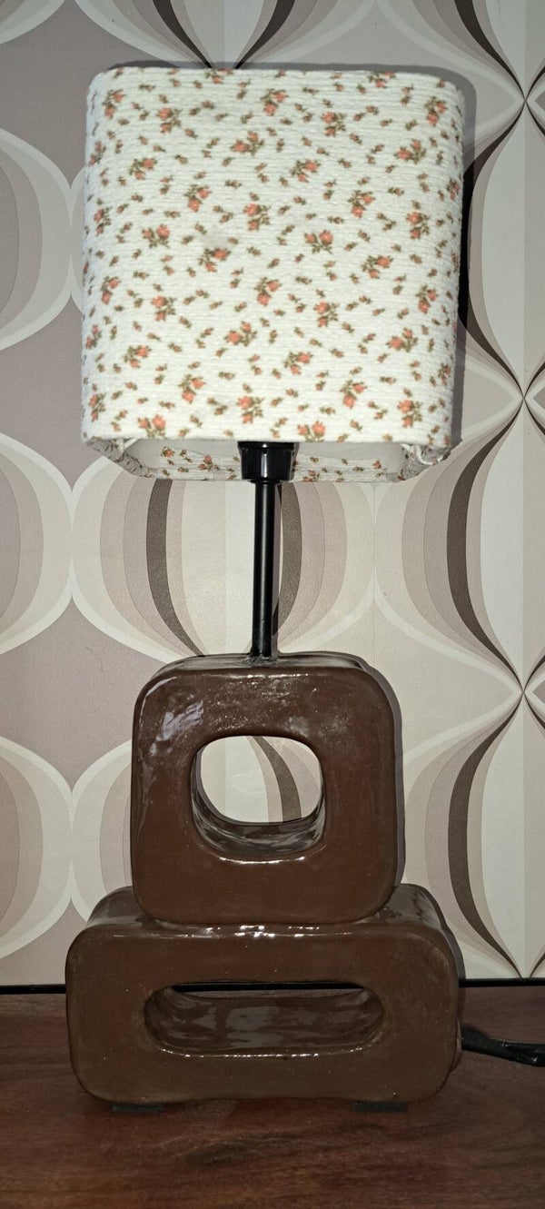 Bruine Lamp, Artikel L1
