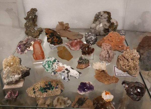 MOROCCON MINERAL COLLECTION   12×3×12 cm