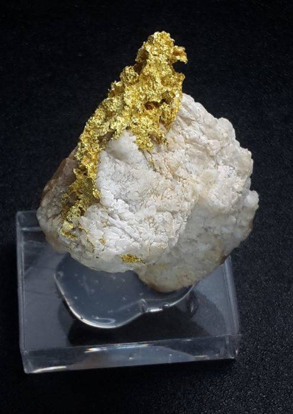TOP: CRYSTALLIZED GOLD ON QUARTZ