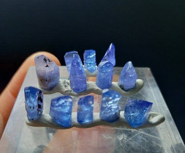 12x TANZANITE CRYSTAL