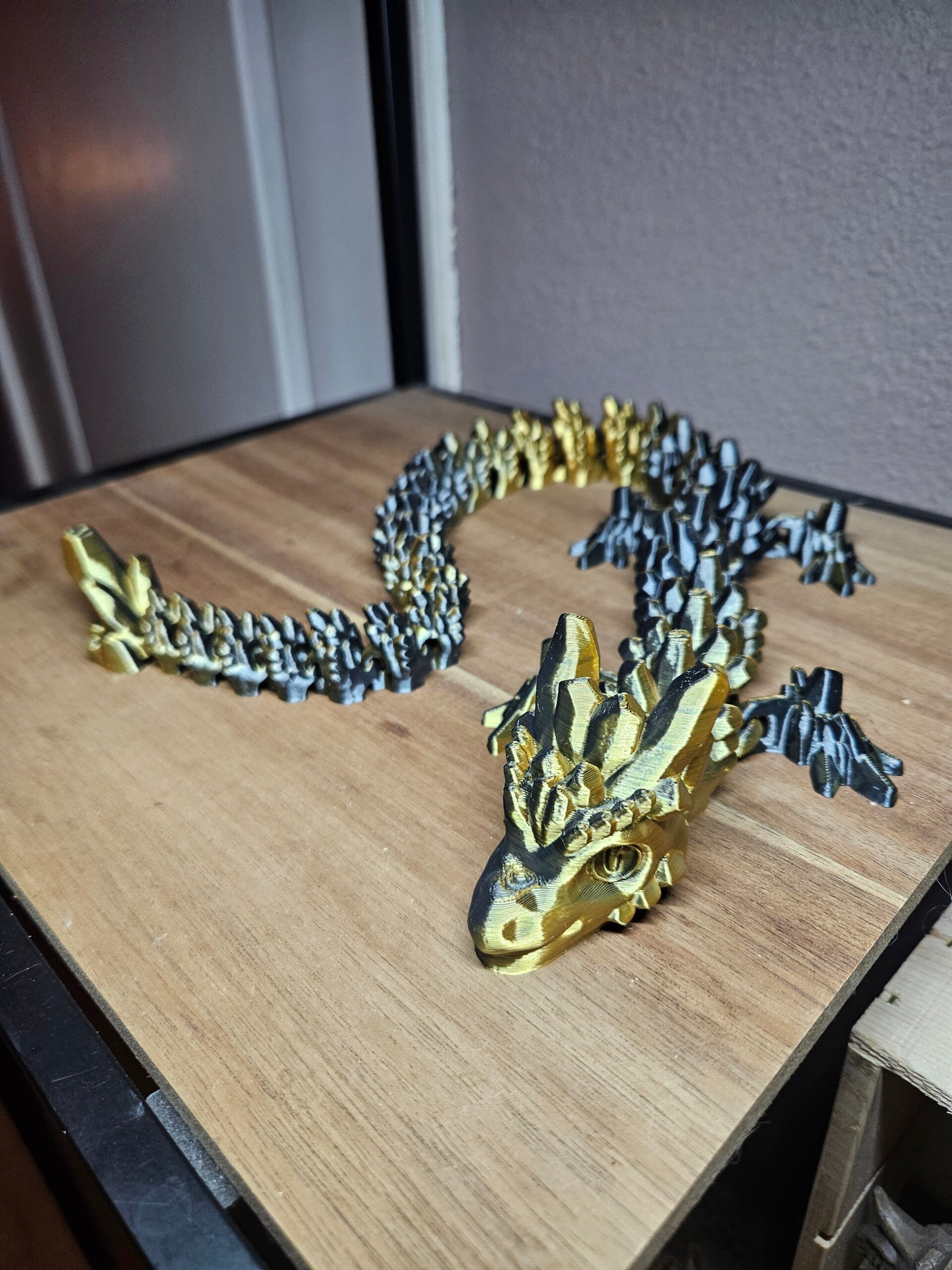 Stone Dragon – 61 cm – Zwart & Goud