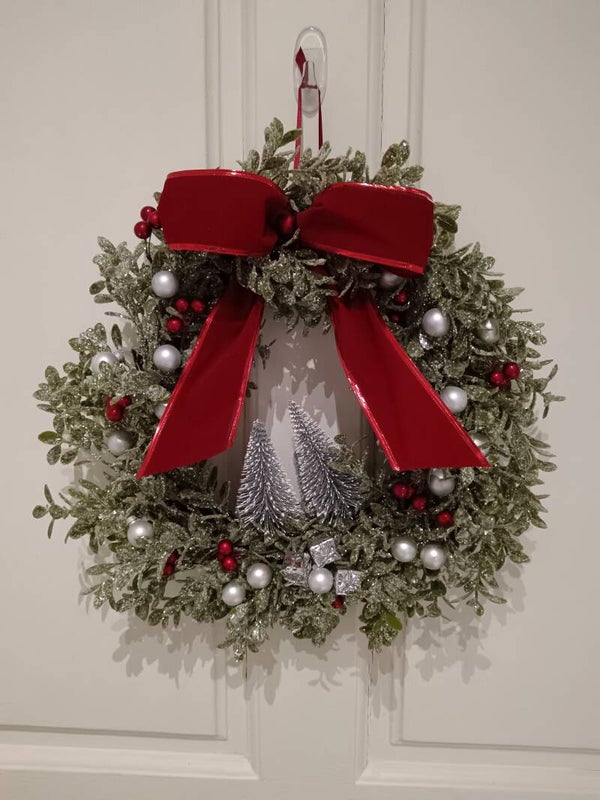 Couronne de Noël "traditionnelle givrée"