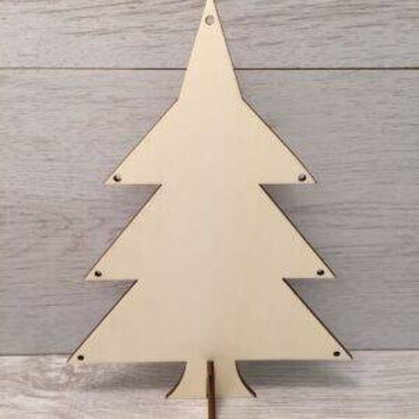 Kerst boom hout met gaten voor bollen 22x17x0,4cm