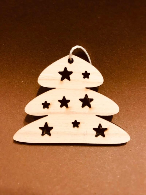 Kerst boom met sterren hout en ophang gat diverse maten