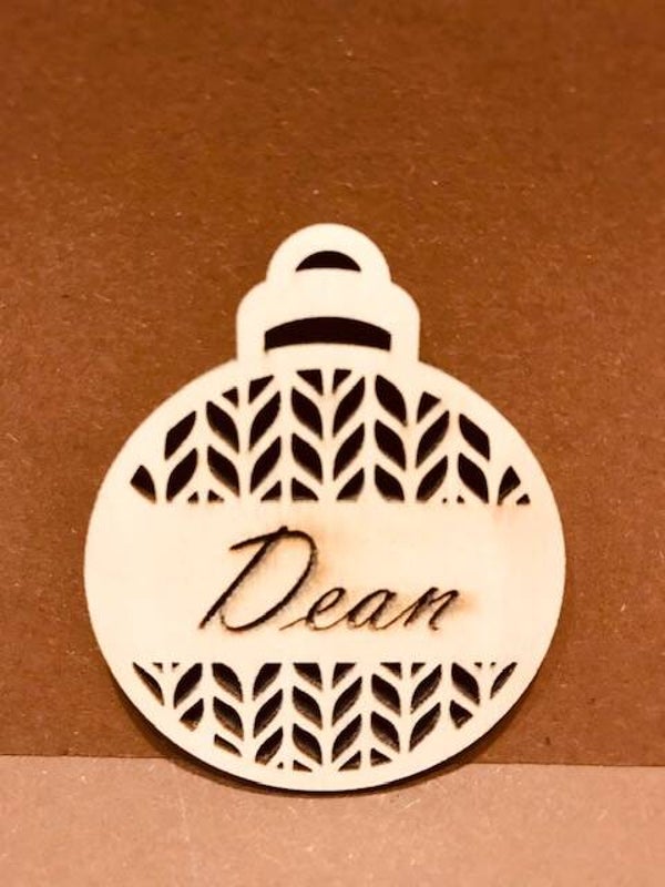 Kerst bal gepersonaliseerd met naam hout en ophang gat diverse maten