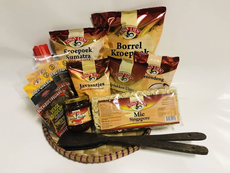 Kadopakket 6: Pakket met Oosterse ronde handgemaakte bamboe presenteerschaal