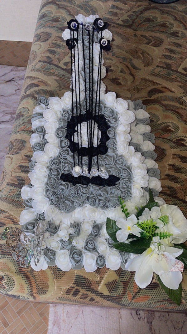 Guitare sur plateau