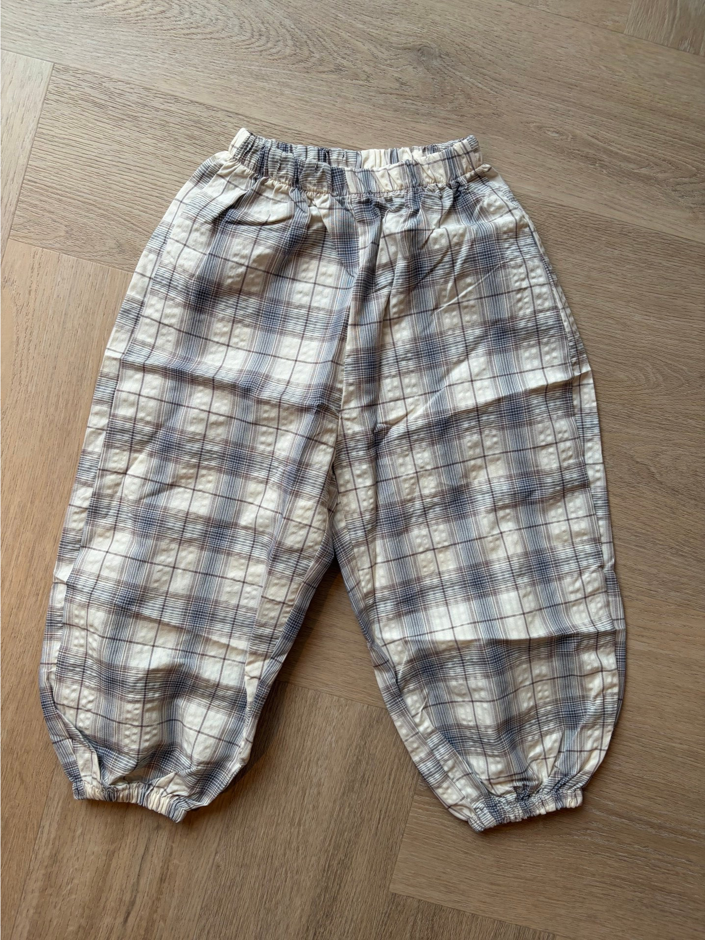 Check balloon pants