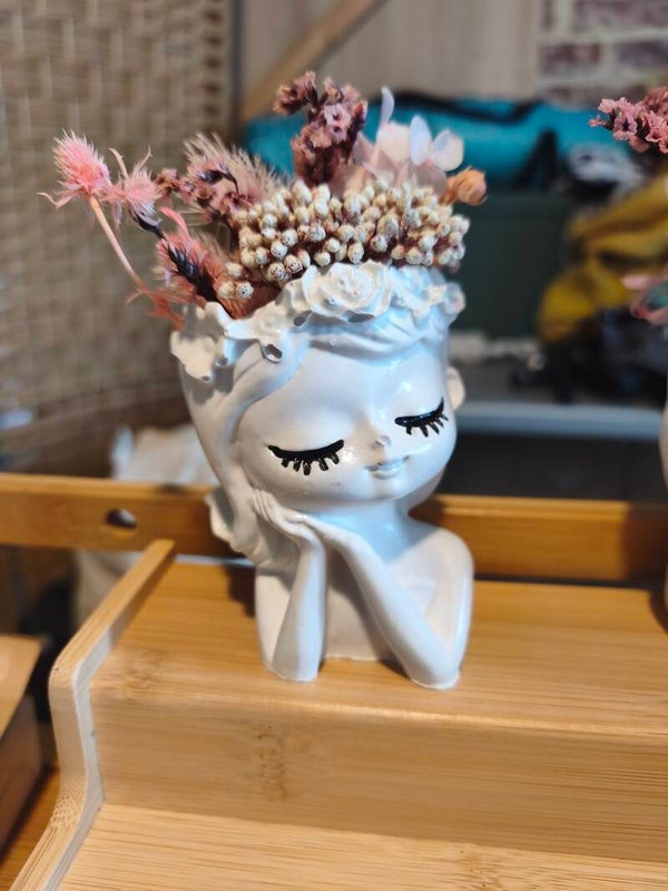 Petite demoiselle en fleurs