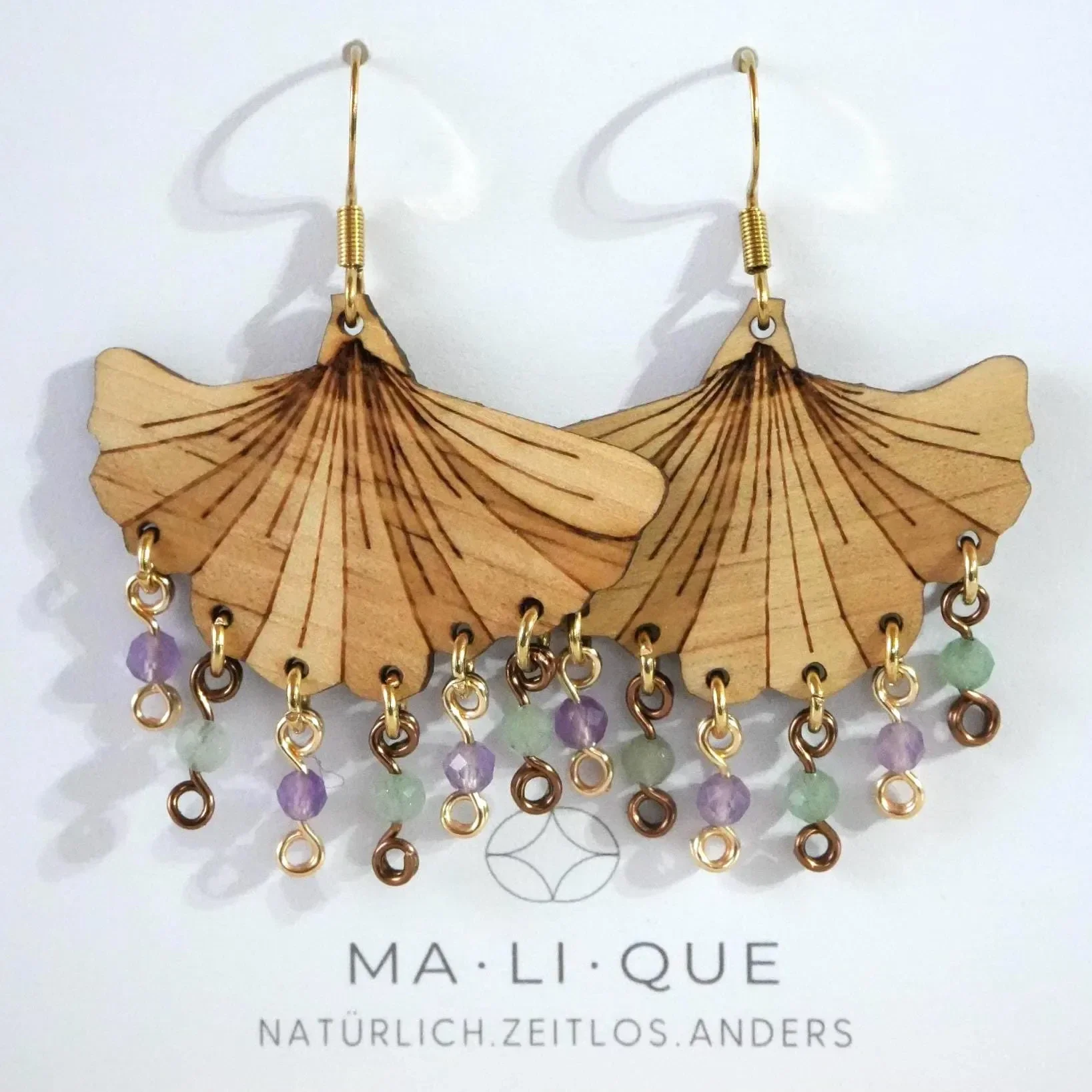 Zirben und Perlen Ohrring in Form eines Ginkgoblattes