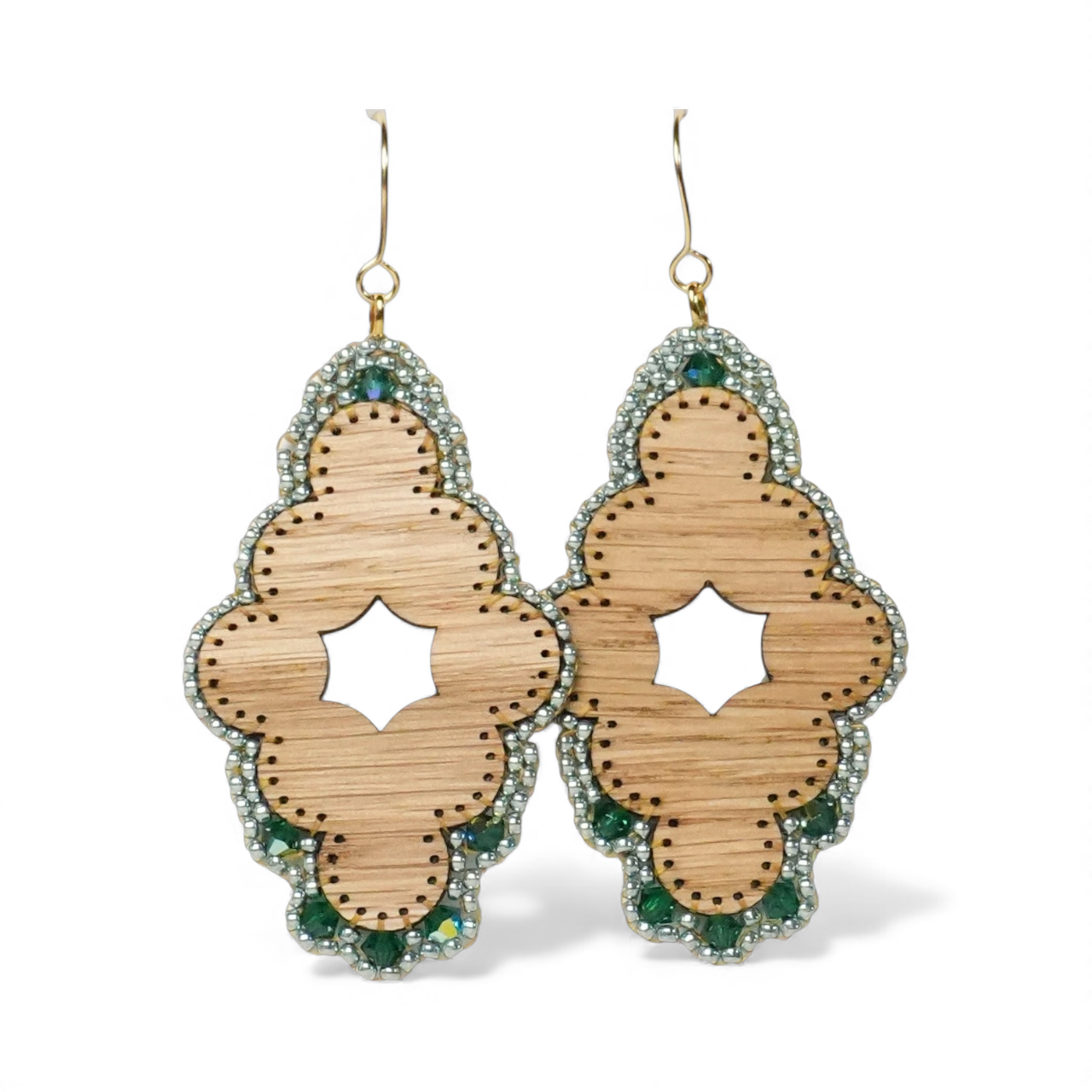 Holzkern mit turkisem Perlenrand