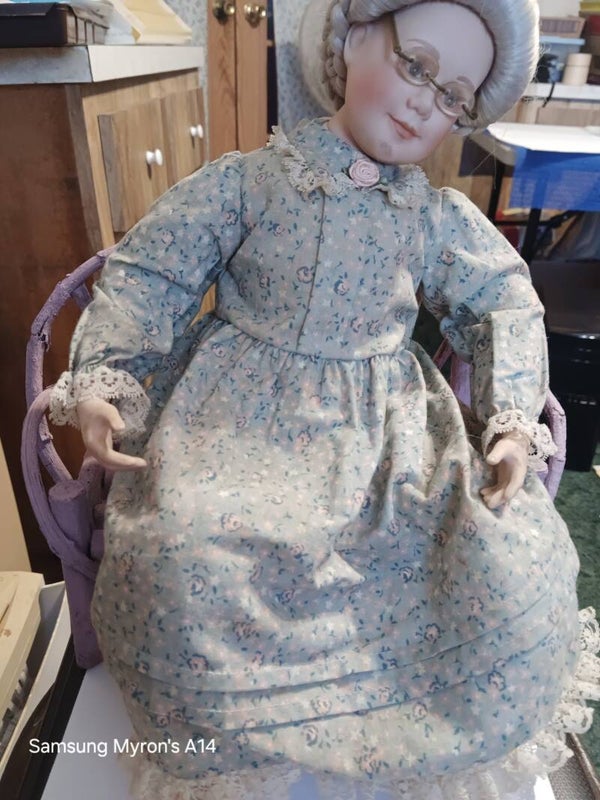 DOLL008  Danbury Mint Porcelain 1991