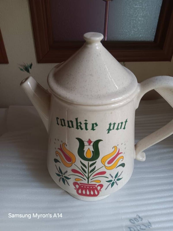 DISM003 McCoy Cookie Coffee Pot