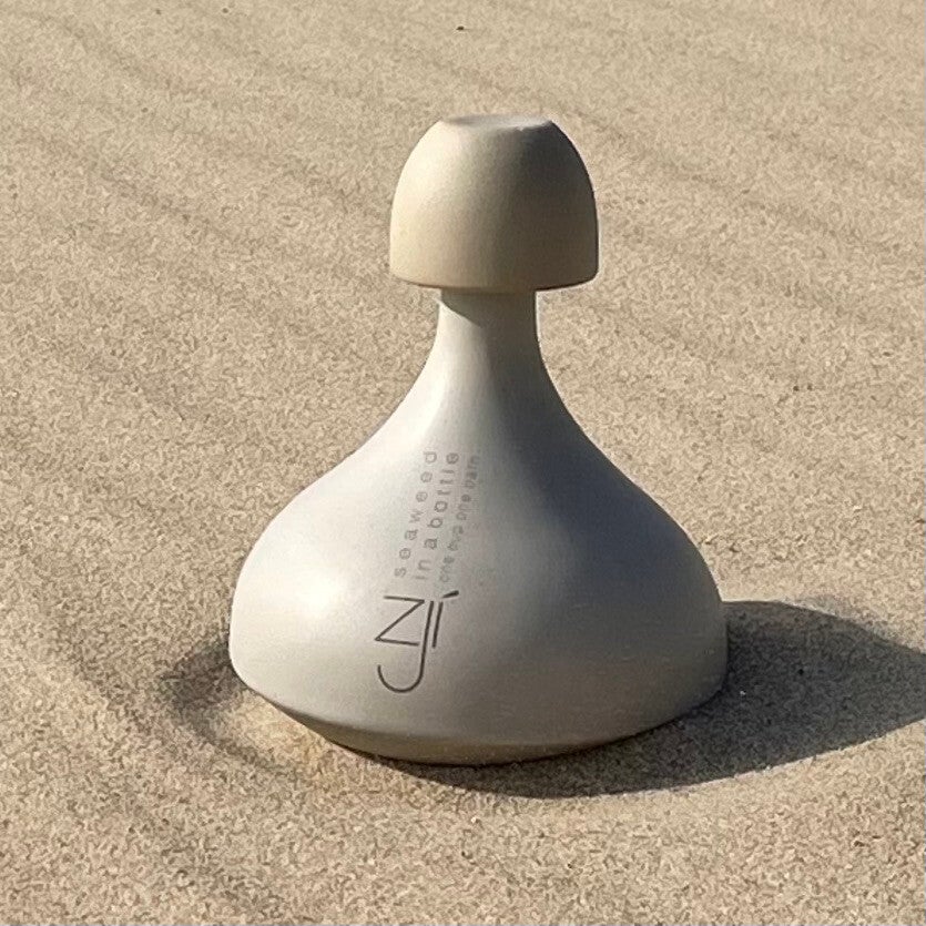ZJÍ Sea Skin Care - Ceramic Bottle  - prijs op aanvraag