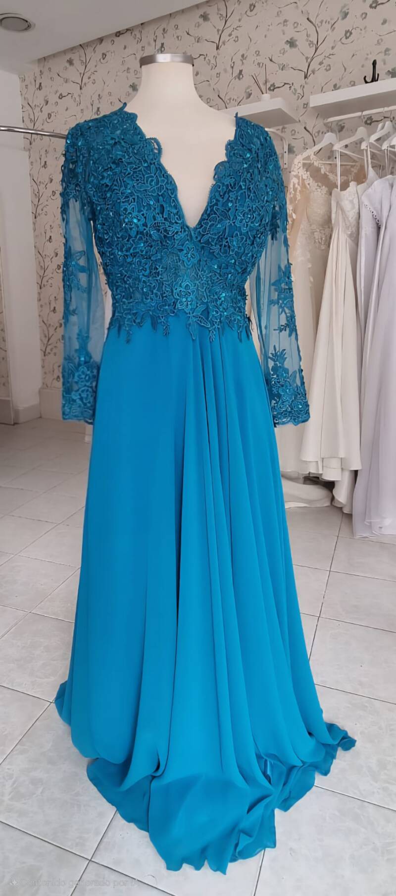 Vestido largo con encaje y mangas VLITP6003