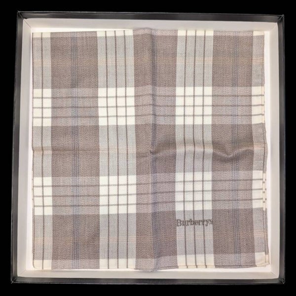 Burberry • Carré neuf