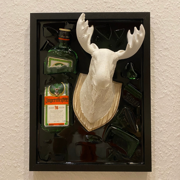 Einzigartiges Jägermeister Bild Broken Bottle Art  aus Epoxidharz