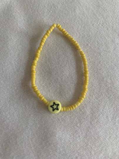 Armband geel met sterretje