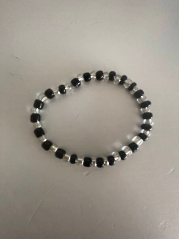 Armband zwart met zilveren kralen