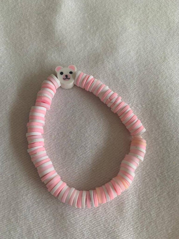Armband lichtroze en wit met beertje