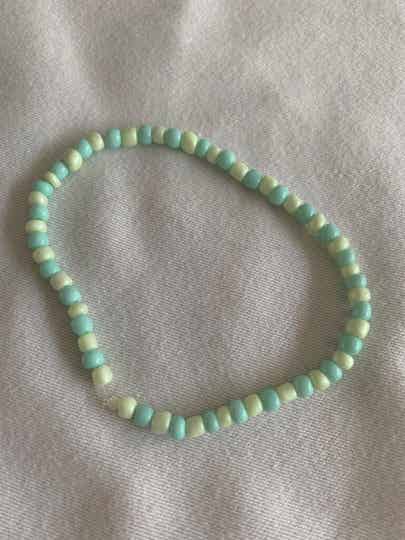 Armband geel met groen voor volwassene