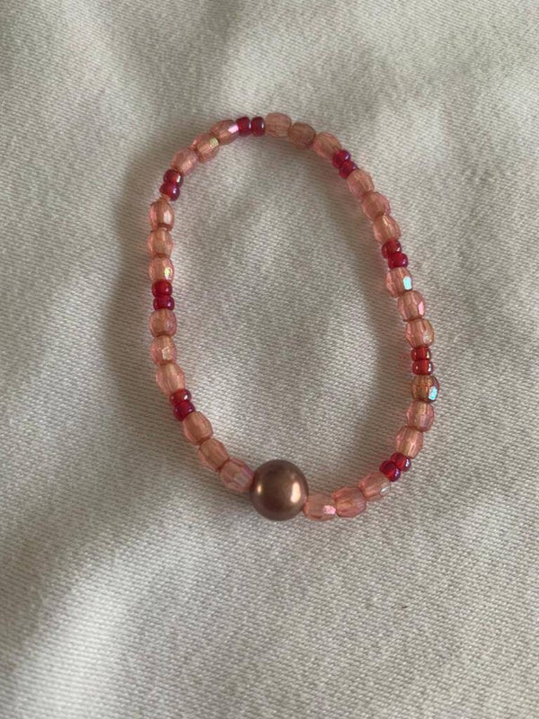 Armband roze met donkerroze glaskralen