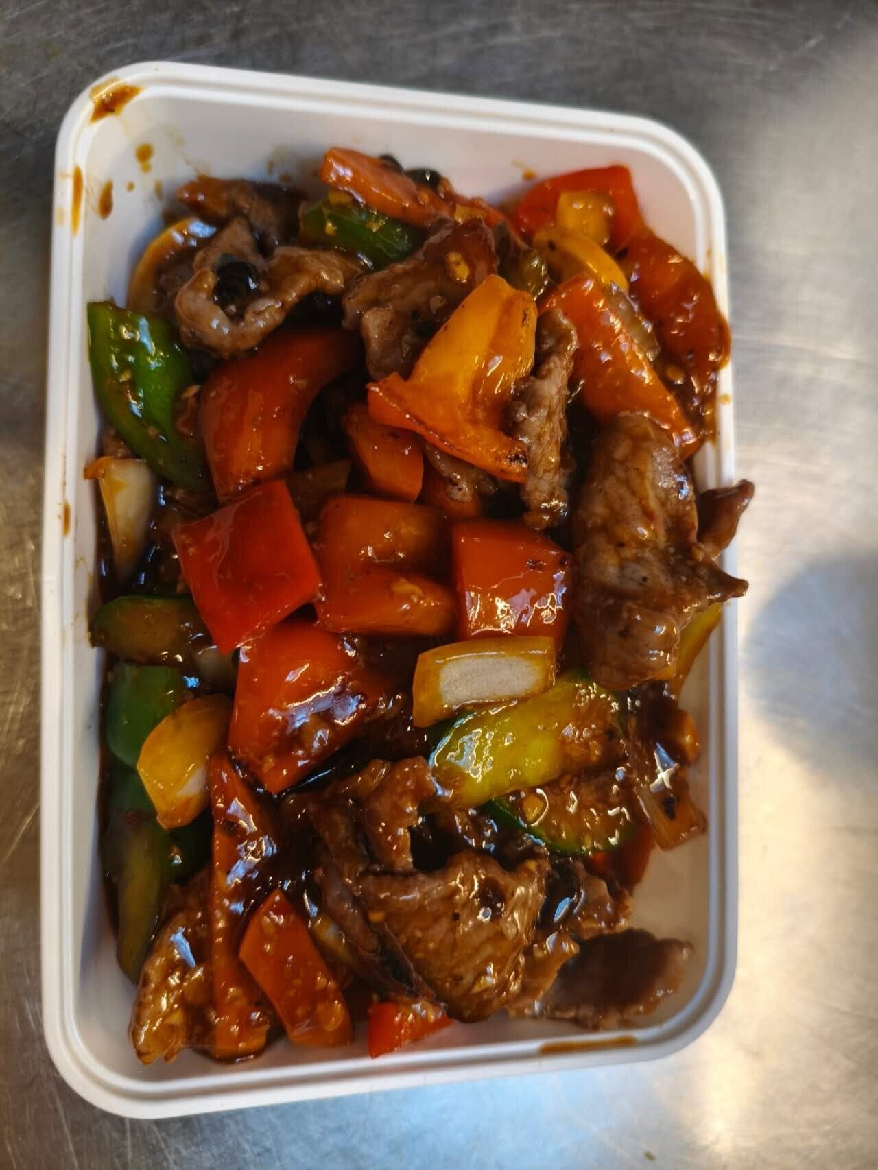 606 Gesneden ossenhaas met zwarte bonensaus