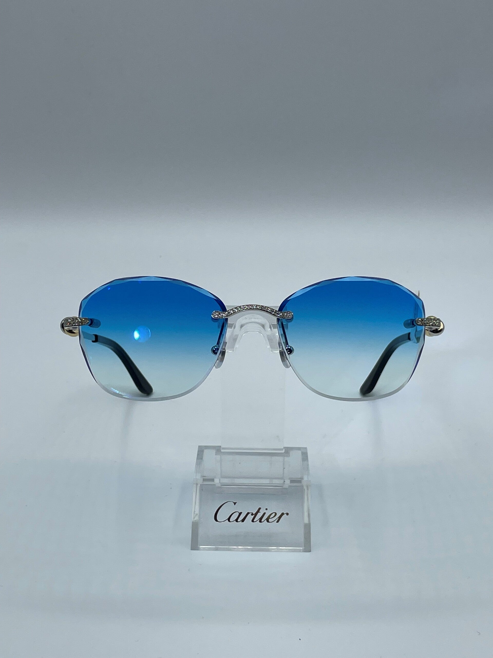 Cartier bril genaamd Trinity de Cartier met diamanten Peter Akkerman Eyefashion Cartier bril genaamd Trinity de Cartier met diamanten Peter Akkerman Eyefashion