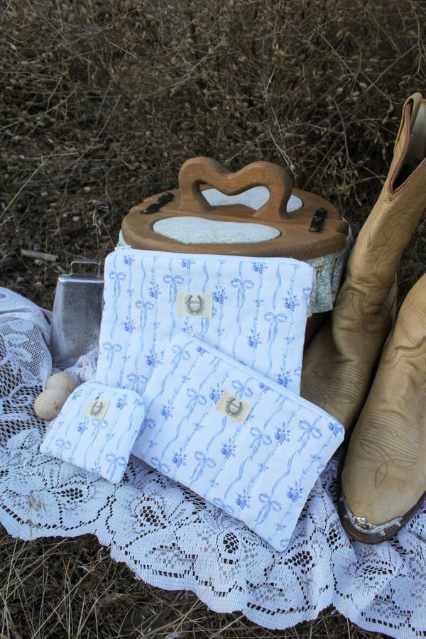 Bows + Bluebells 🎀🫐 - zip pouch
