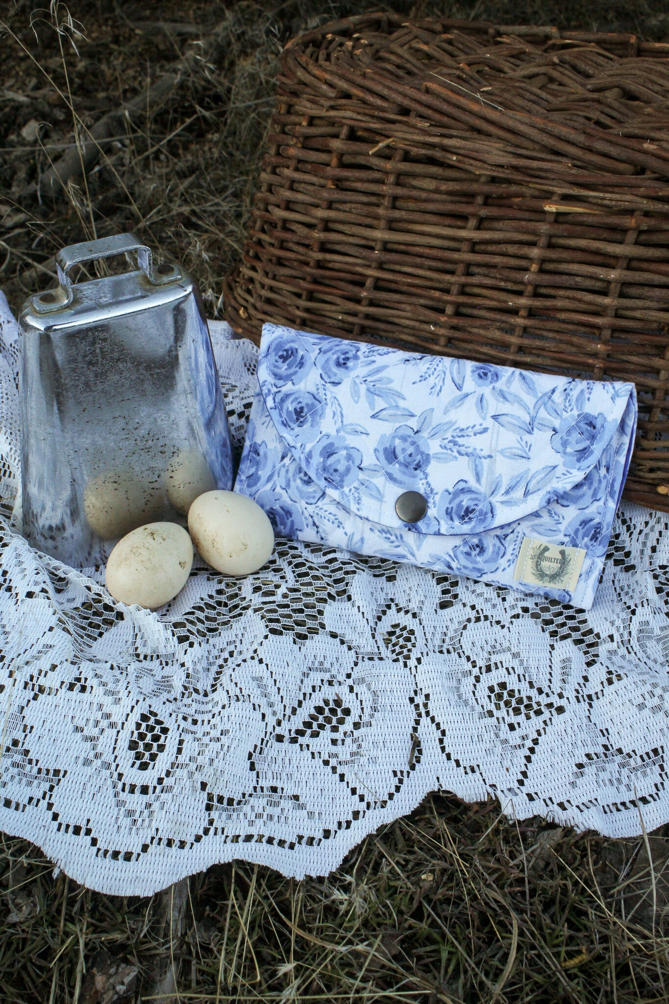 Pioneer Petals 🌾🫐 - sunglasses pouch