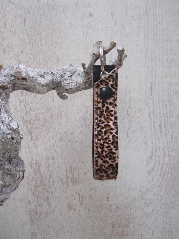 Koeienhuid keycord luipaard roze