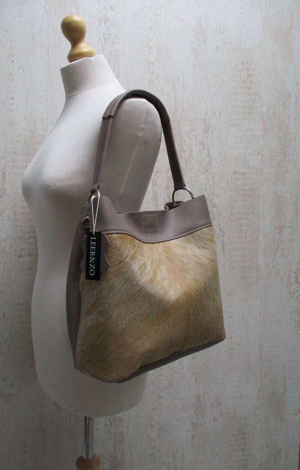 Taupe leren buideltas koeienhuid beige/cognac