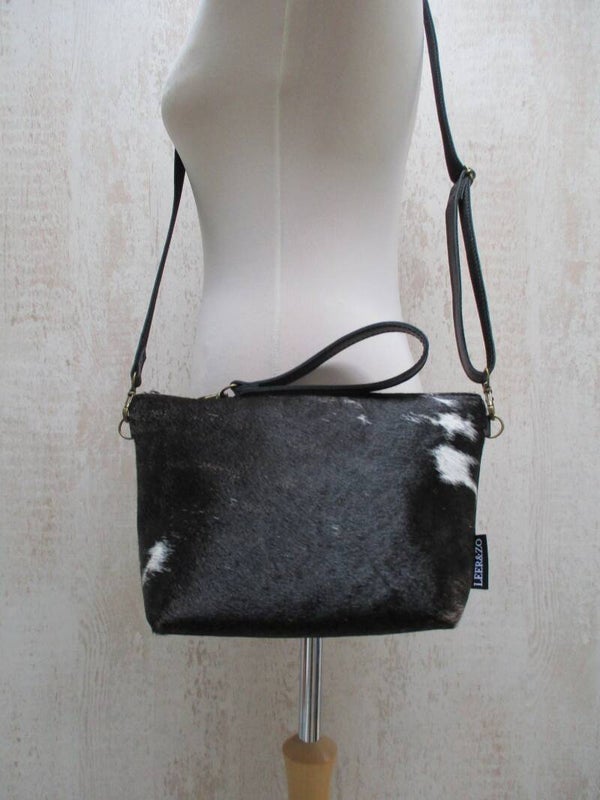Zwart leren schoudertas zwart/wit/beige koeienhuid