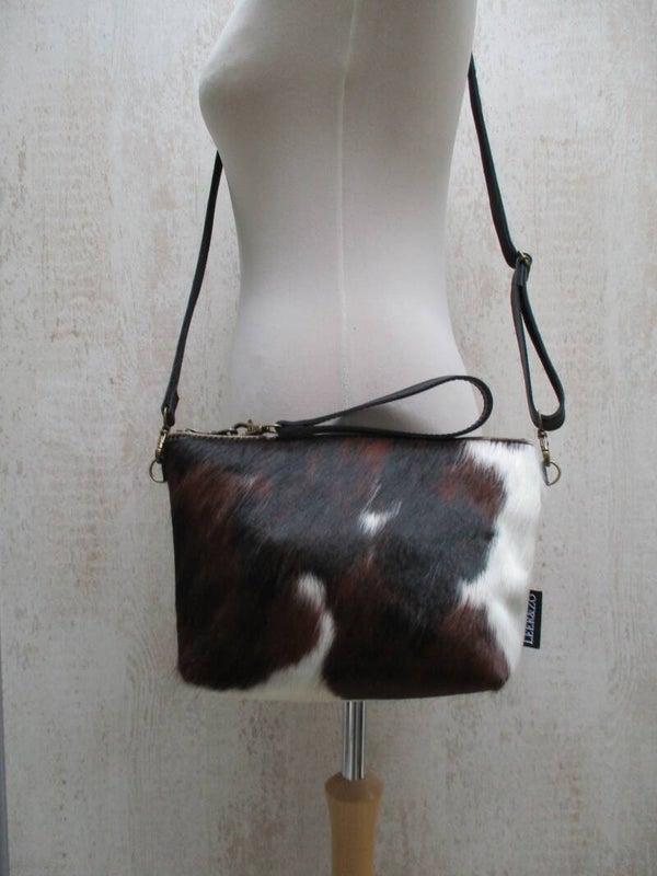 Zwart leren schoudertas tricolor koeienhuid