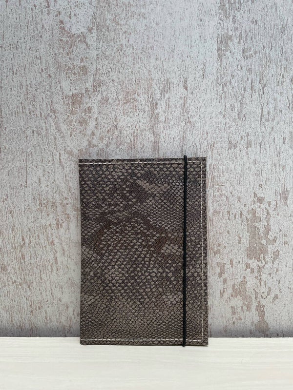 Leren paspoorthoes slangenprint