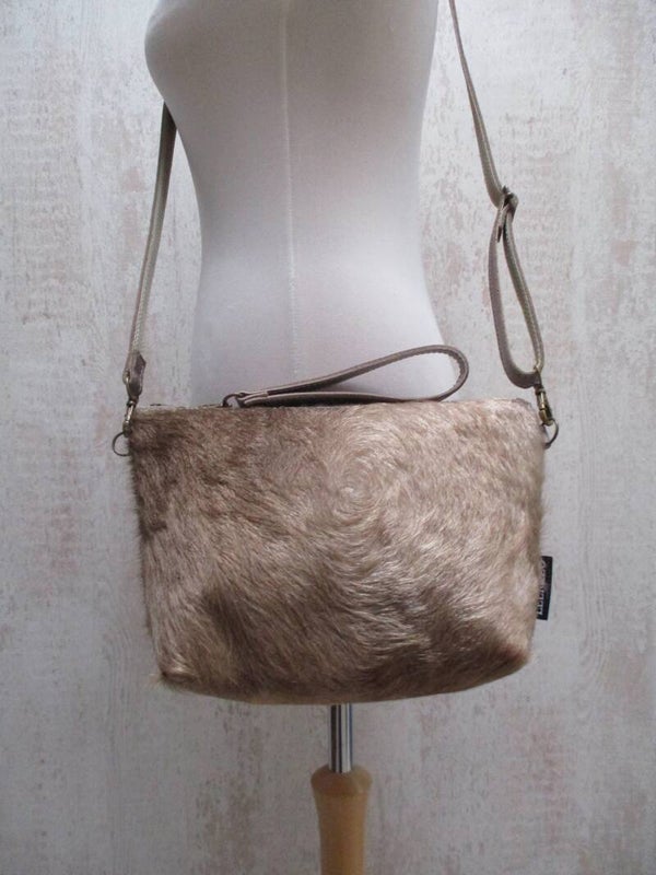 Taupe leren schoudertas taupe koeienhuid