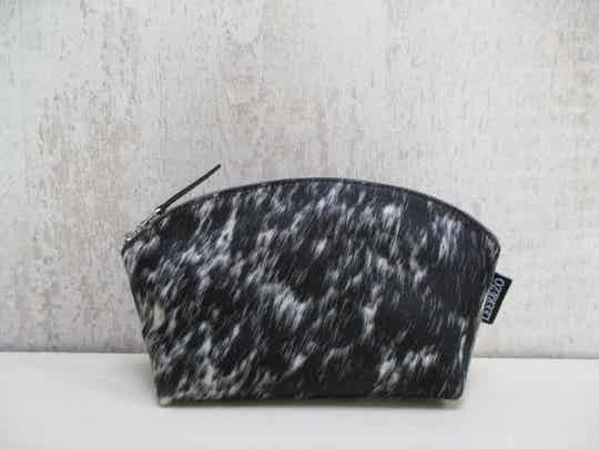 Koeienhuid toilettas zwart/wit koeienhuid