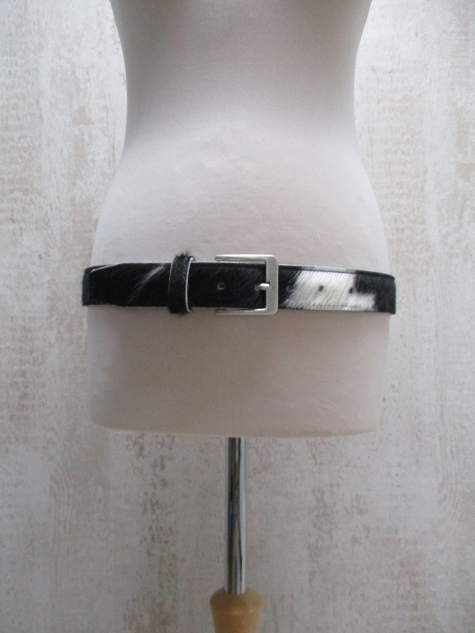 Koeienhuid riem zwart/wit maat 105 cm 03