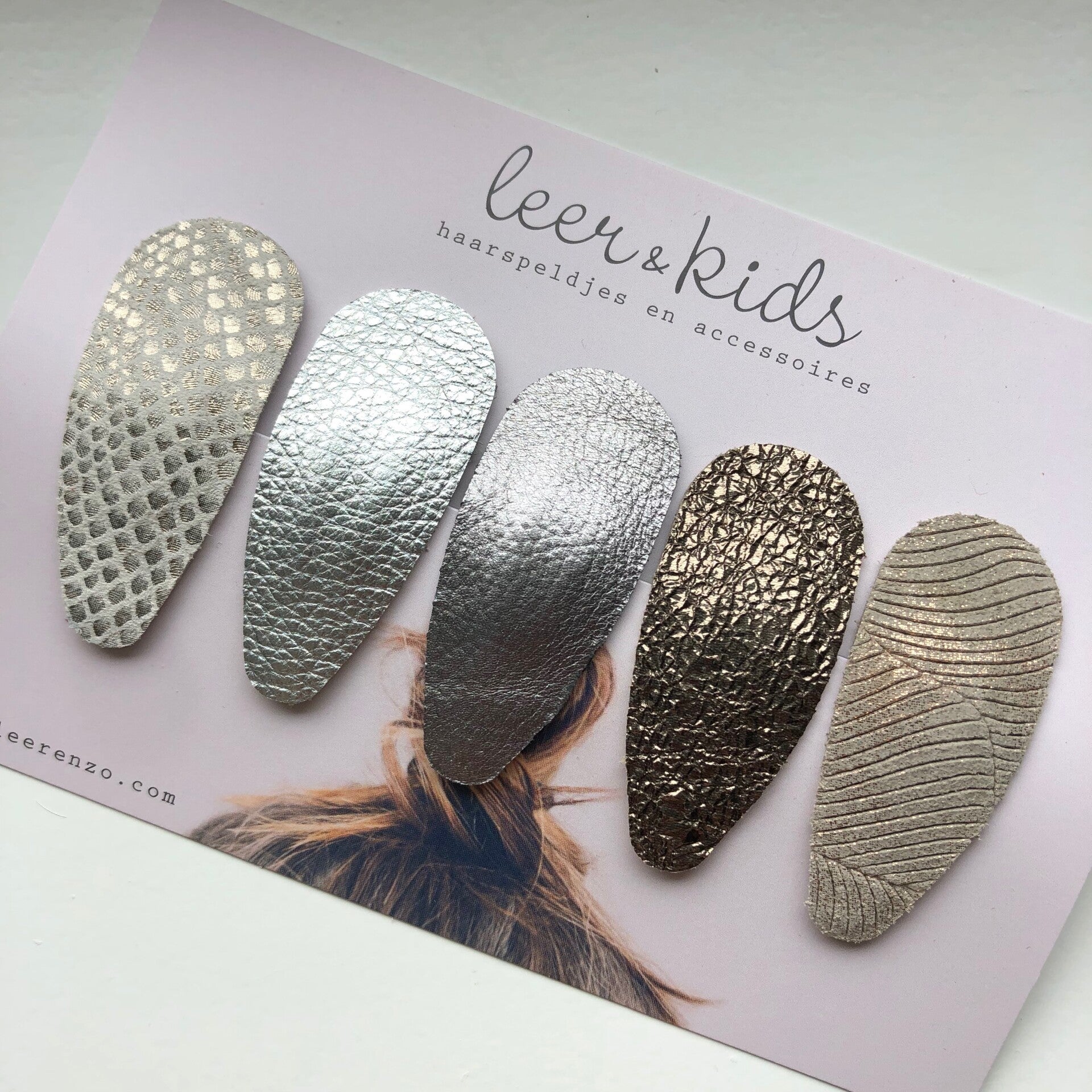 Leren haarspeldjes meisje 03