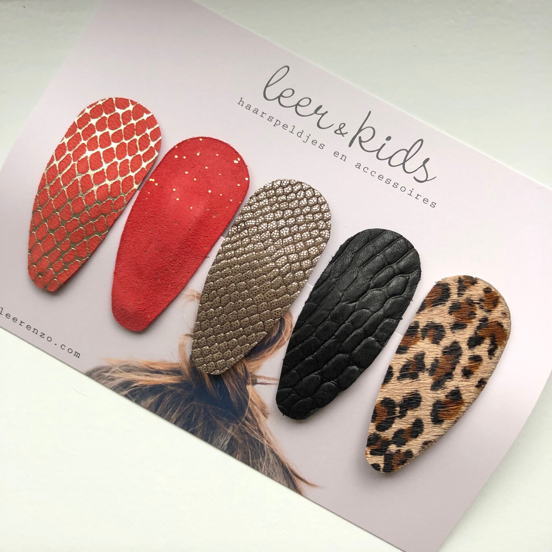 Leren haarspeldjes meisje 08