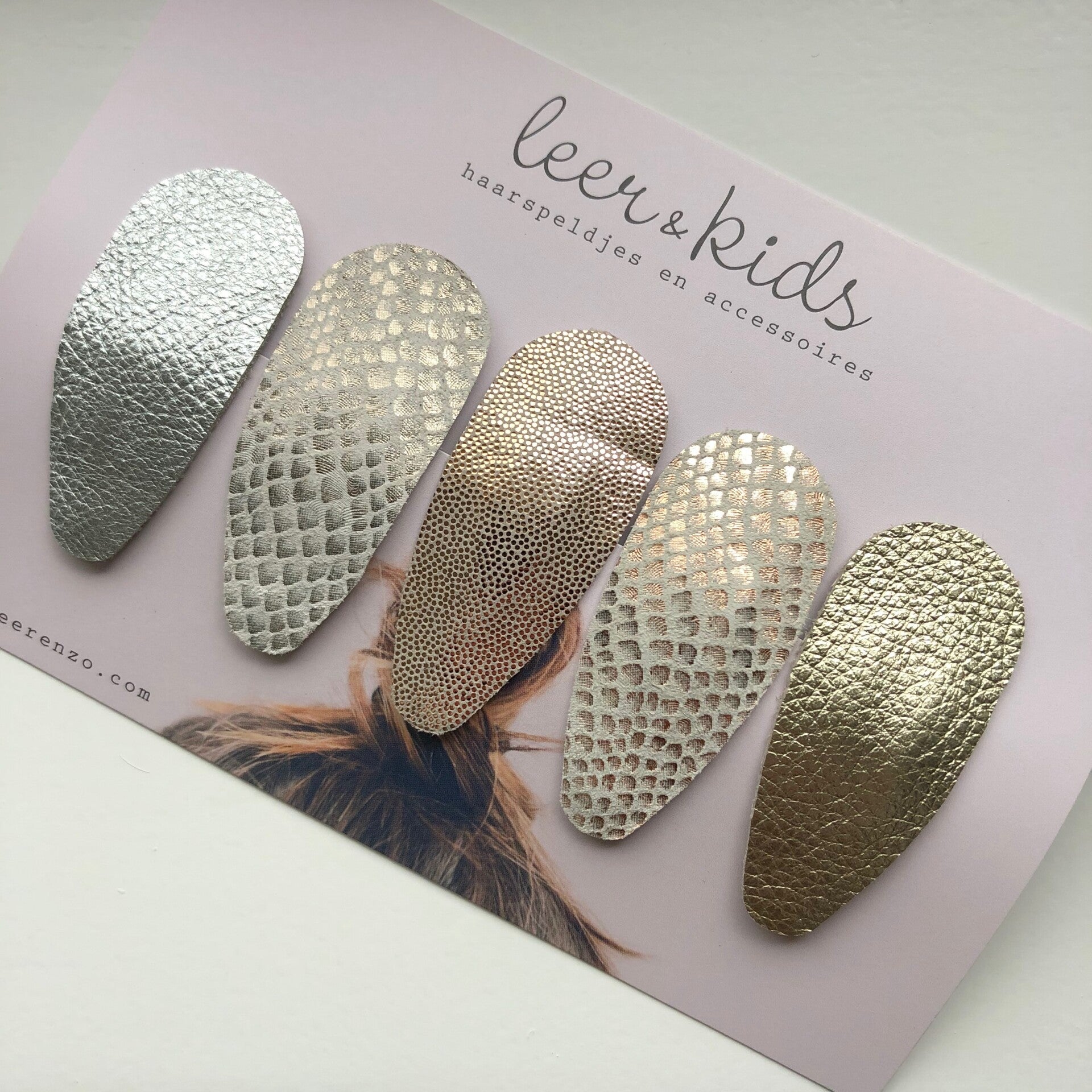 Leren haarspeldjes meisje 04