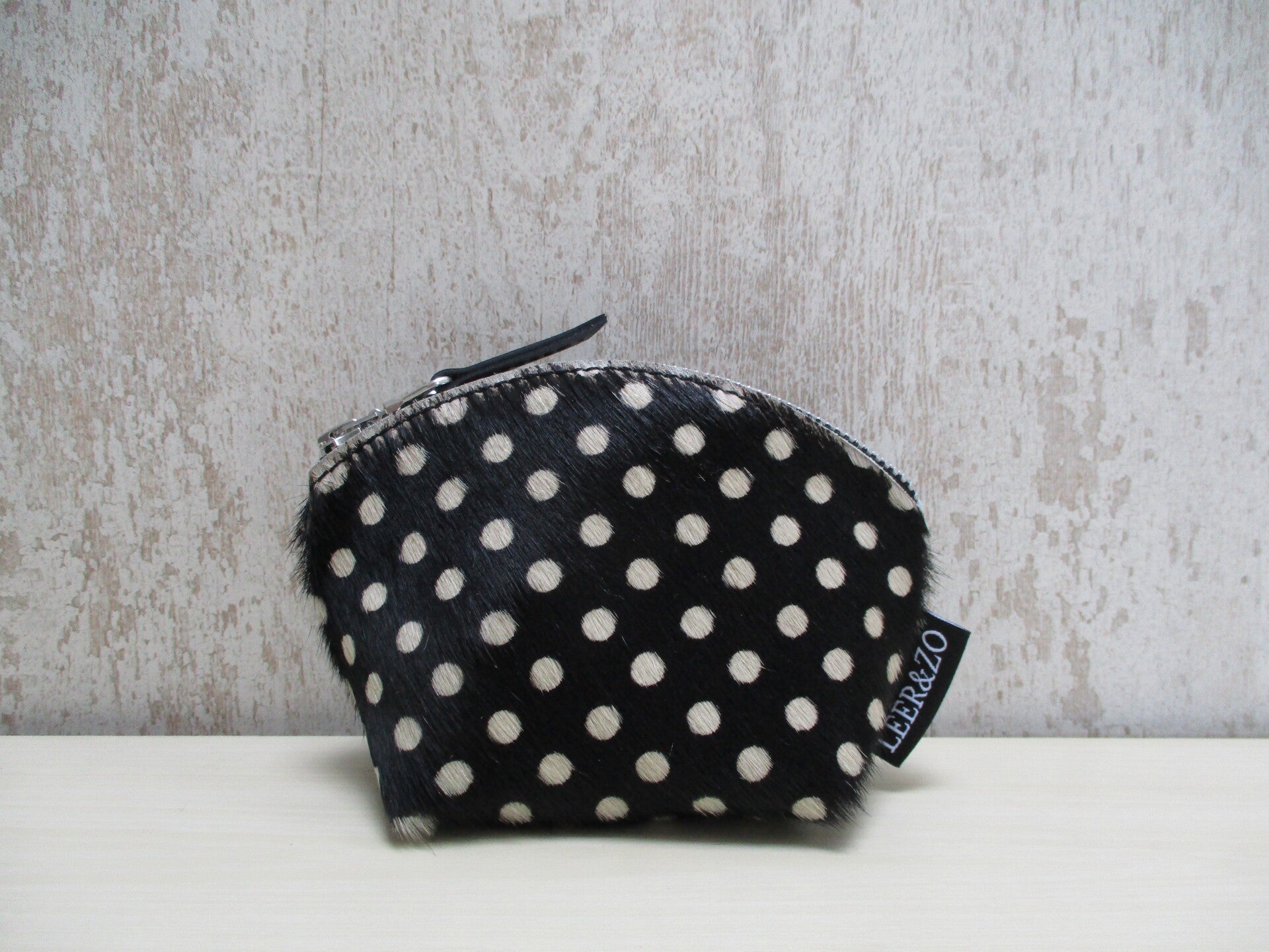 Koeienhuid make-up tasje stippen