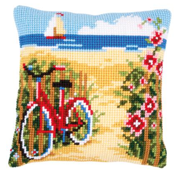 kruissteekkussen fiets aan het strand