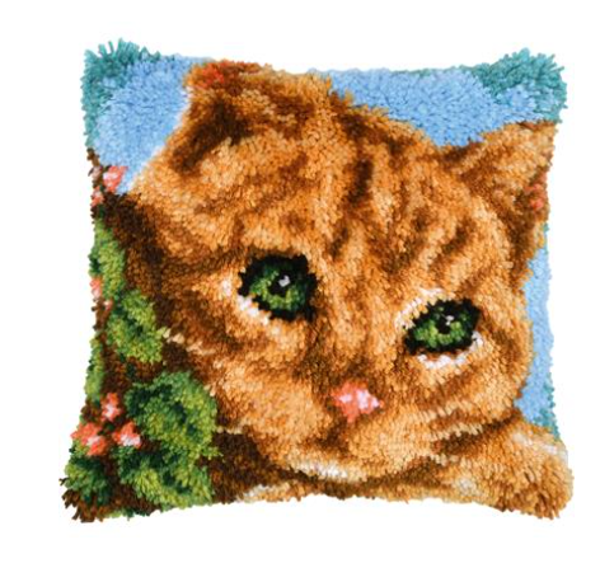 Knoopkussen kat in boom